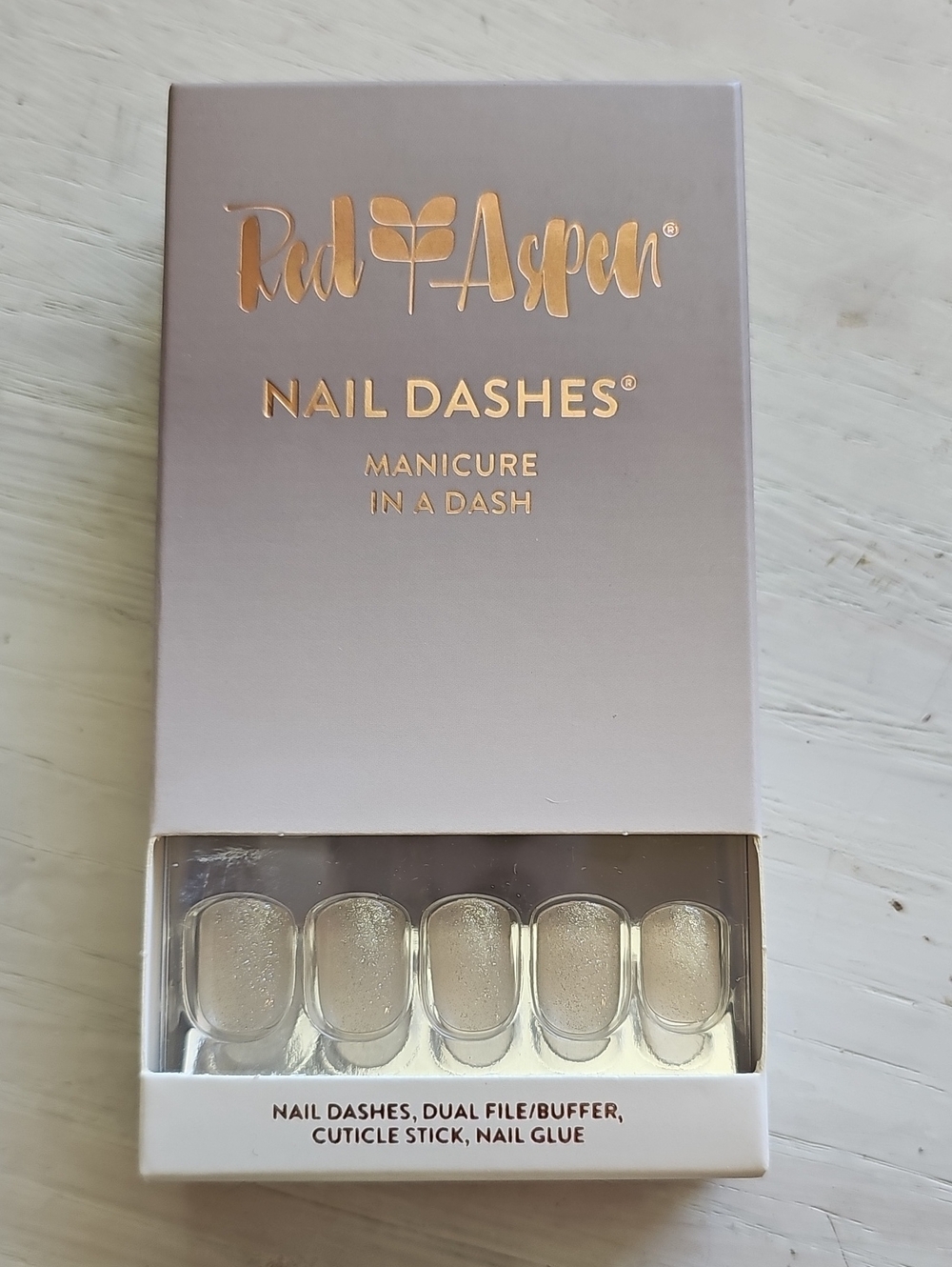 Red Aspen Nail Dashes Press-On Nails in Shimmery Cream.
